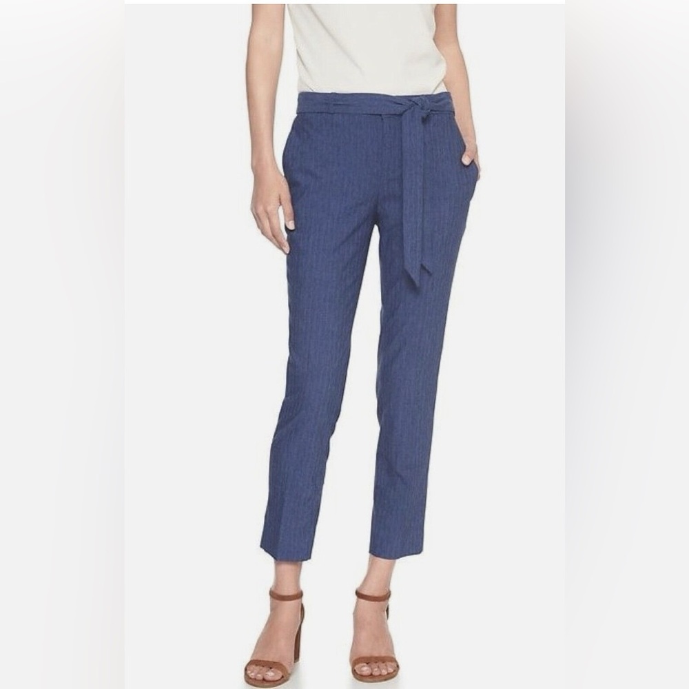 Cute 00Petite Chambray Avery Tie Waist Cropped Blue Pants from Banana! - Picture 1 of 4